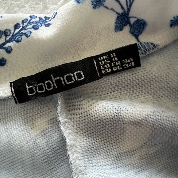 BooHoo Flower Blue & White 2 Piece Suit NWOT - Picture 6 of 8